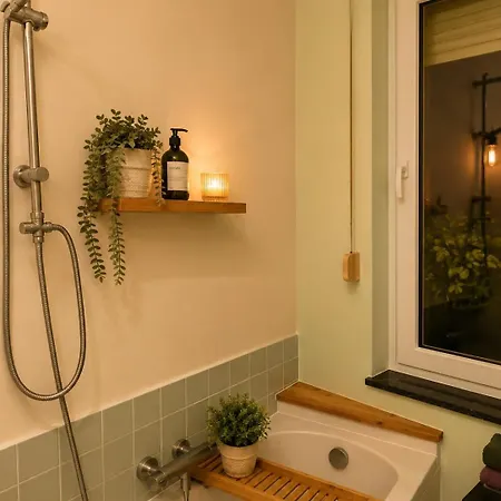 Magnifique Partie De Maison Avec 2 Et Grande Terrasse Plein Sud Séjour chez l'habitant