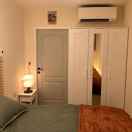 Magnifique Partie De Maison Avec 2 Et Grande Terrasse Plein Sud Séjour chez l'habitant